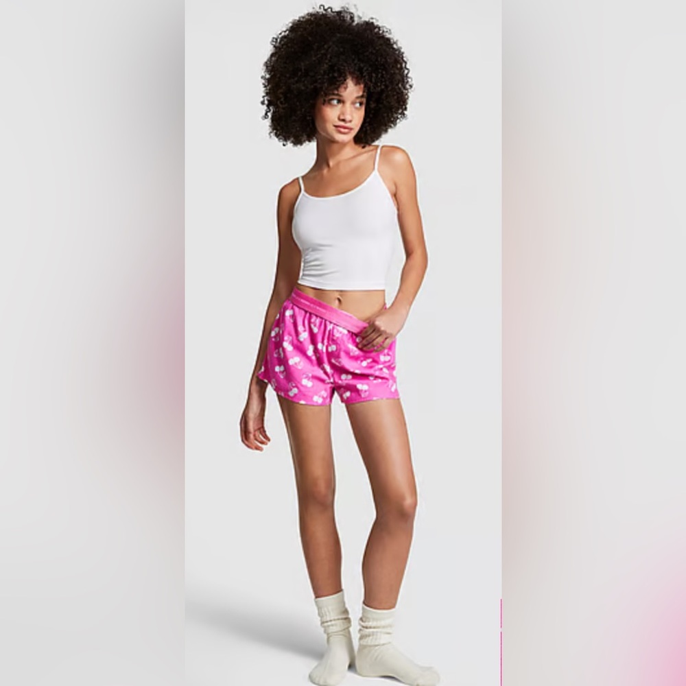 Victoria secret 💕 Bundle long sleeve top & PINK
Flannel Boxy Pajama Shorts